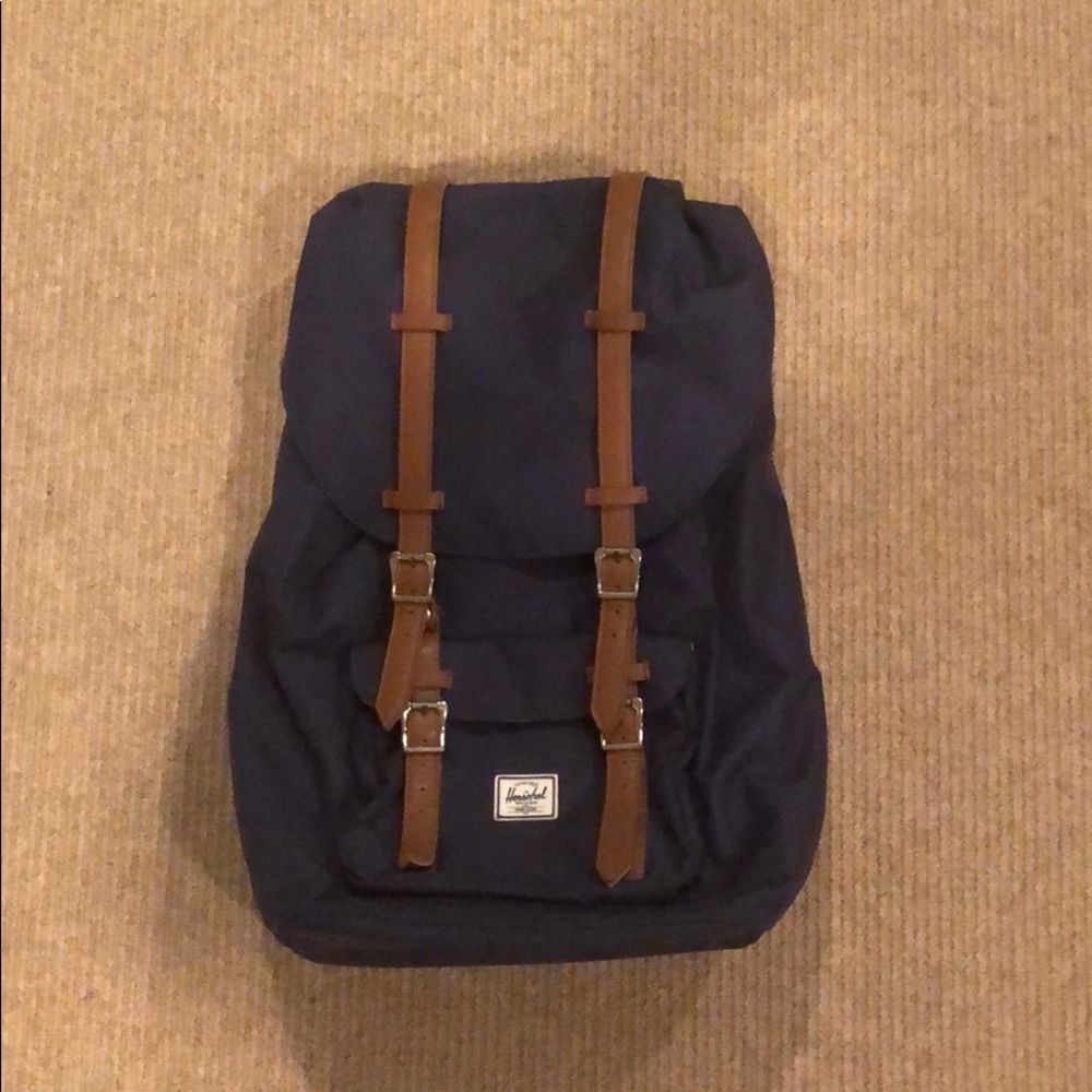 Herschel Little America Backpack (25L)